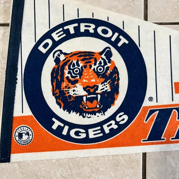 Vintage Detroit Tigers Logo MLB Major League Baseball Felt Pennant Flag - Picture 4 of 6